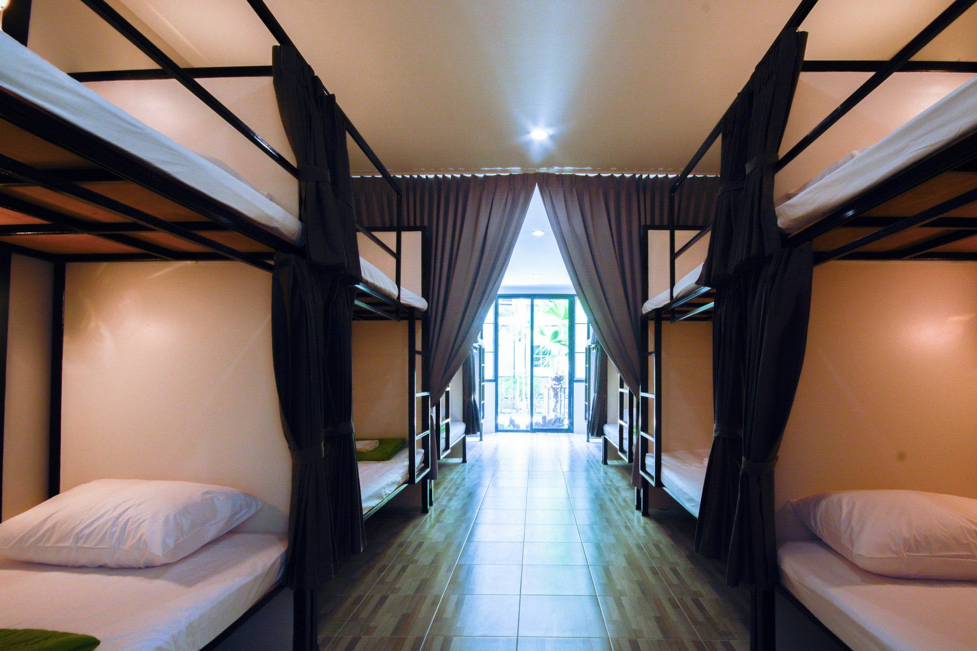 Хостел Irest Ao Nang Seafront Экстерьер фото