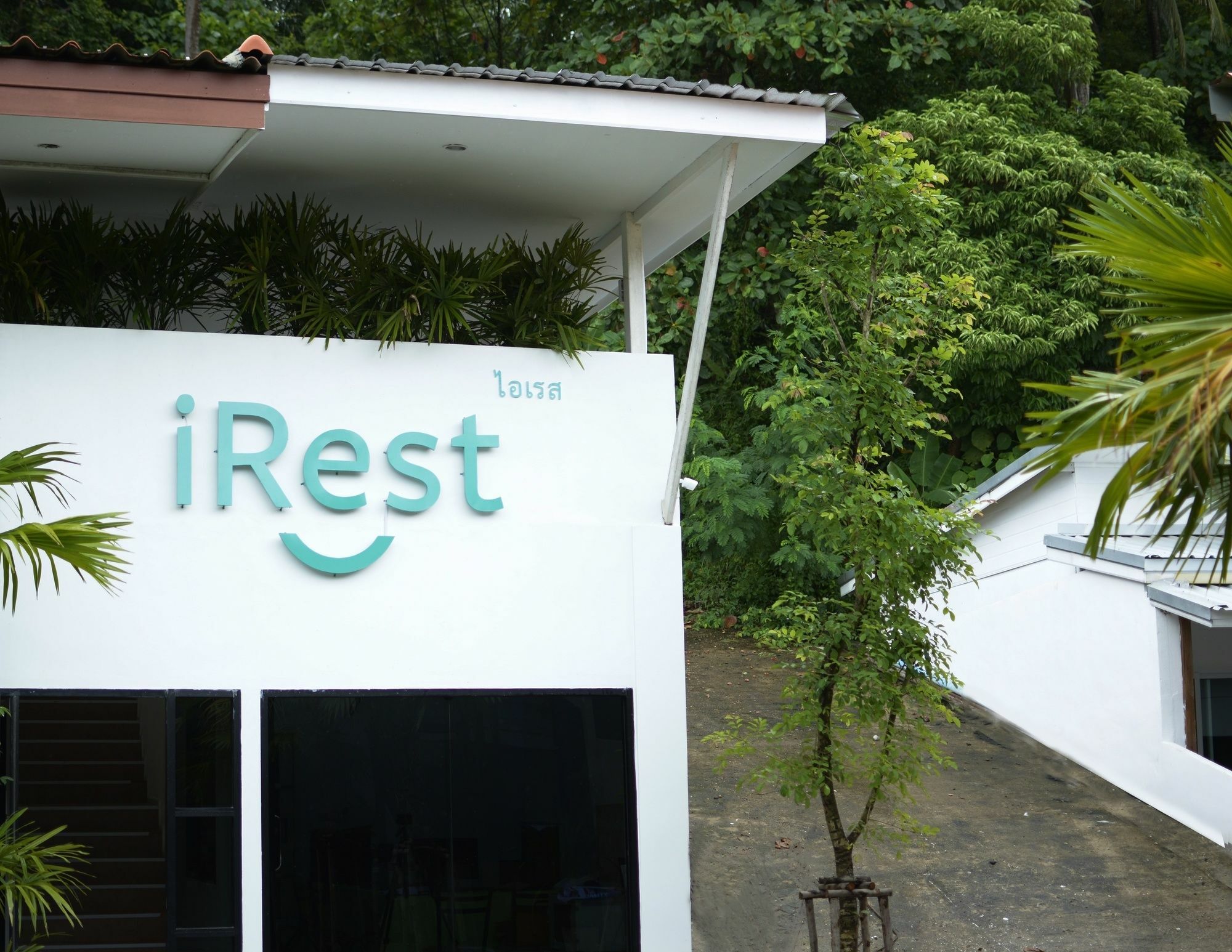 Хостел Irest Ao Nang Seafront Экстерьер фото